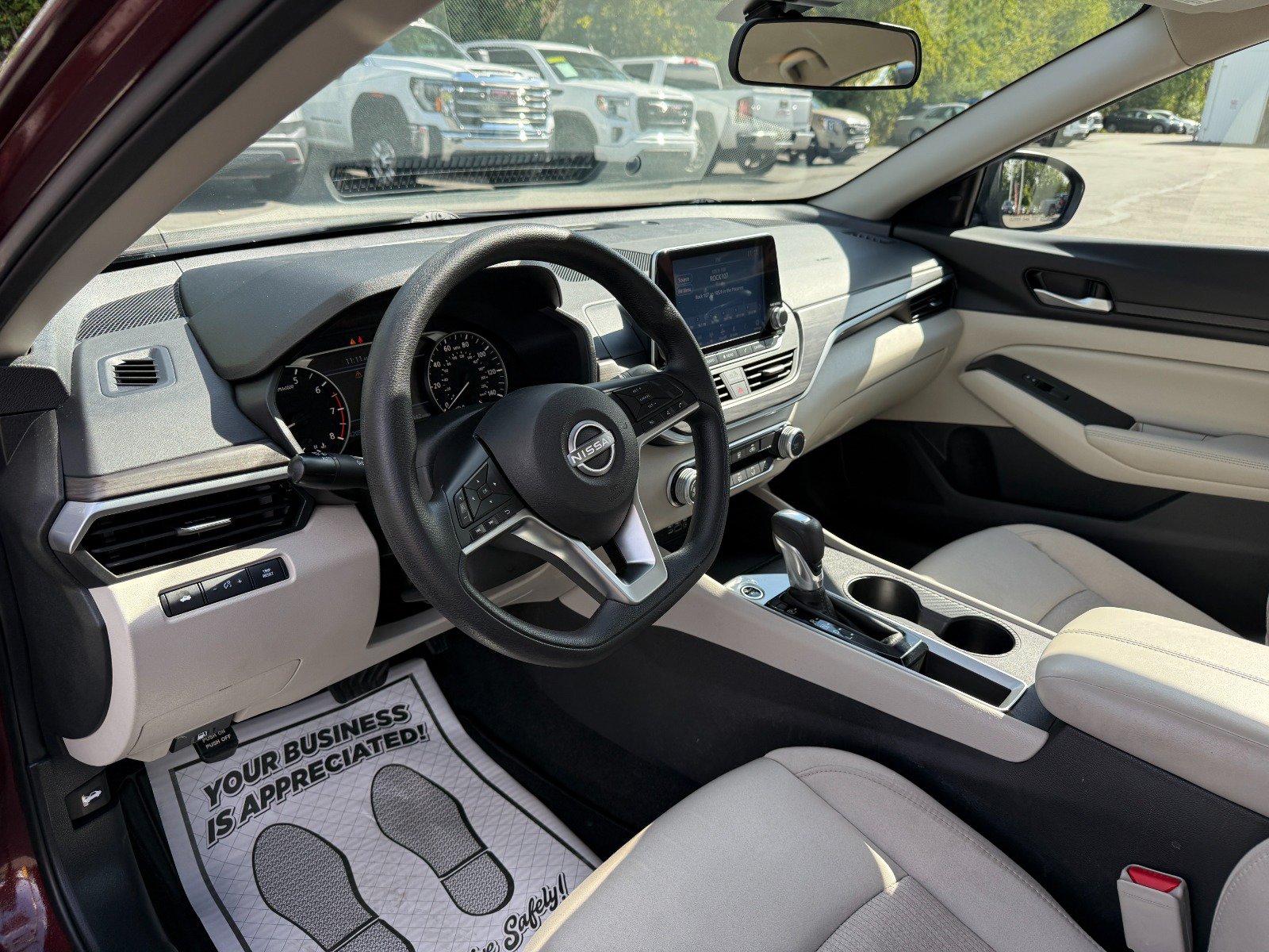 Used 2025 Nissan Altima 2.5 SV FWD image 13