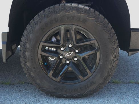 New 2026 Chevrolet Silverado 1500 Custom Trail Boss w/ LPO, Dark Essentials Package AWD/4WD image 13