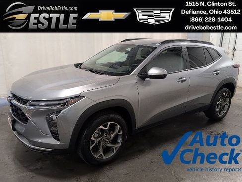 Used 2025 Chevrolet Trax LT w/ LT Convenience Package FWD image 1