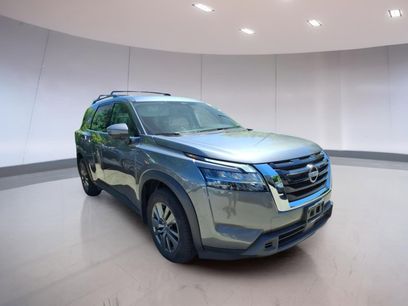 Used 2022 Nissan Pathfinder SV w/ SV Premium Package
