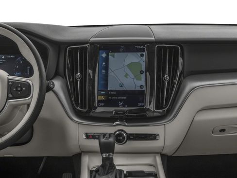 Used 2018 Volvo XC60 T5 Momentum w/ Vision Package AWD/4WD image 12