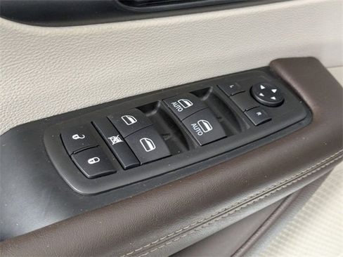 Certified 2021 Chrysler Pacifica Touring-L image 12