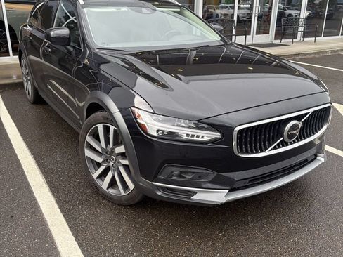 Used 2021 Volvo V90 T6 Cross Country w/ Protection Package Premier AWD/4WD image 2