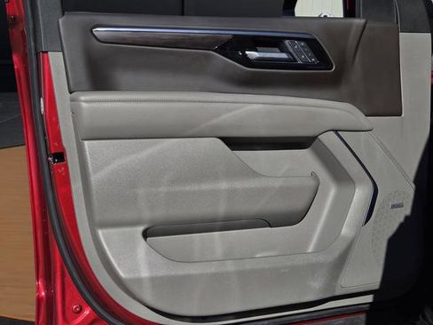 Used 2025 Chevrolet Tahoe Z71 w/ Z71 Off-Road Package image 16