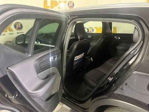 Used 2025 Volvo XC40 B5 Plus AWD/4WD image 30