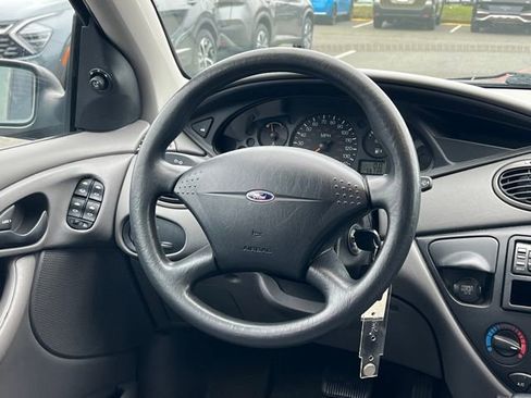 Used 2000 Ford Focus SE FWD image 13
