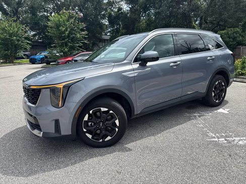 Used 2024 Kia Sorento S AWD/4WD image 3