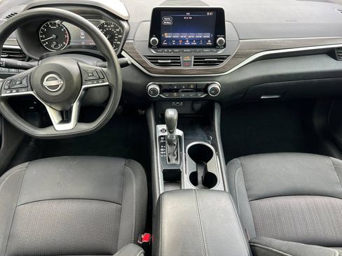 Used 2024 Nissan Altima 2.5 SV FWD image 15