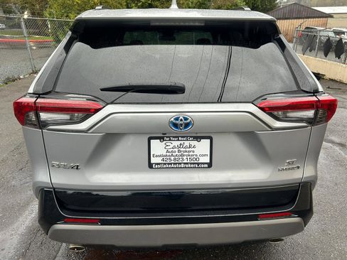 Used 2022 Toyota RAV4 SE AWD/4WD image 6
