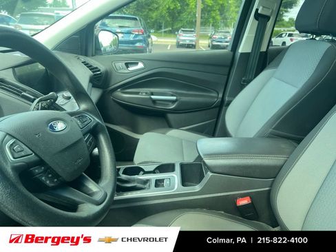 Used 2017 Ford Escape SE w/ Equipment Group 201A AWD/4WD image 9