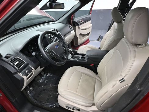 Used 2018 Ford Explorer Limited w/ Equipment Group 301A FWD image 22
