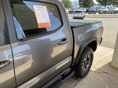 Used 2017 Toyota Tacoma TRD Off-Road w/ Premium & Technology Package AWD/4WD image 51