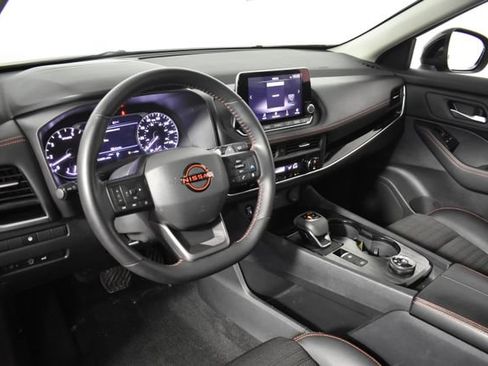 Used 2025 Nissan Rogue SV AWD/4WD image 13