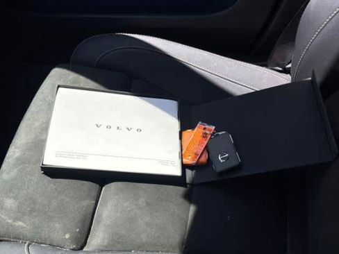 Used 2023 Volvo XC40 Recharge Plus AWD/4WD image 4