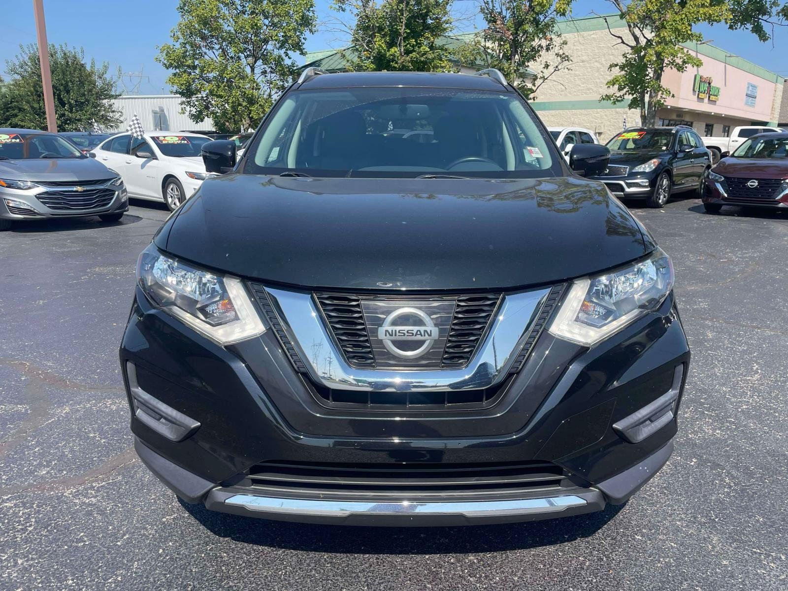 Used 2017 Nissan Rogue SV w/ SV Premium Package AWD/4WD image 2