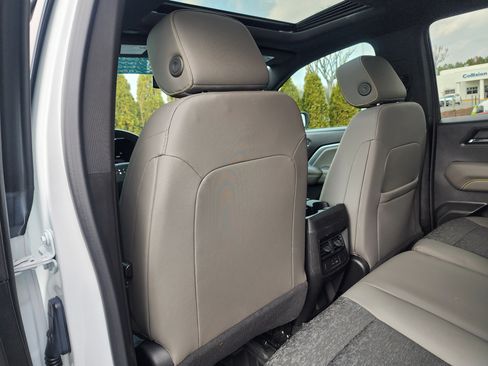 Used 2024 Chevrolet Colorado ZR2 w/ Technology Package image 13