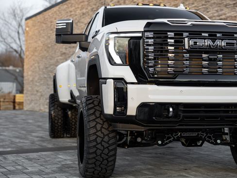 Used 2026 GMC Sierra 3500 Denali Ultimate image 8