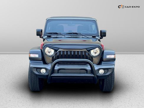 Used 2018 Jeep Wrangler Unlimited Sport image 3