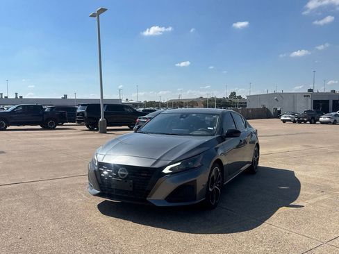 Certified 2023 Nissan Altima 2.5 SR w/ SR Premium Package FWD image 8