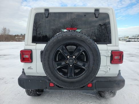 Used 2022 Jeep Wrangler Unlimited Sahara image 6