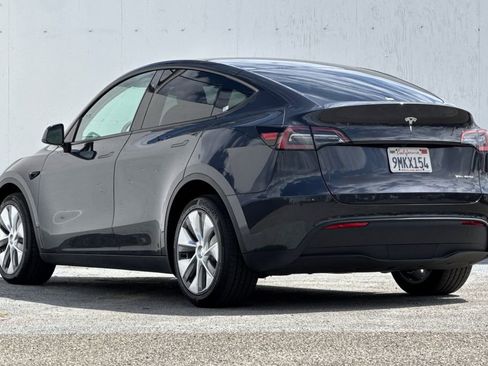 Used 2024 Tesla Model Y Long Range AWD/4WD image 5