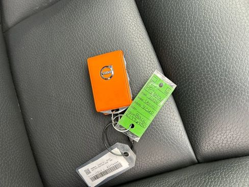 Used 2024 Volvo XC60 B5 Plus image 31