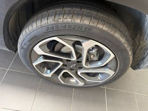 Used 2024 Chevrolet Trax RS w/ Sunroof Package FWD image 11