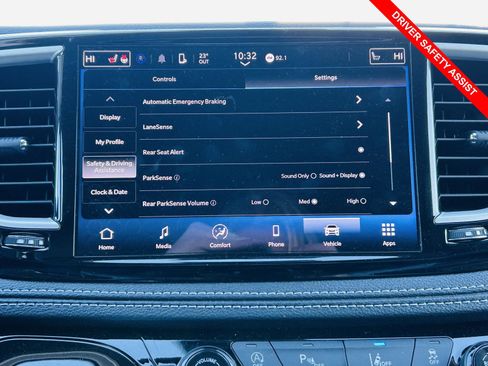 Used 2024 Chrysler Pacifica Touring-L image 7