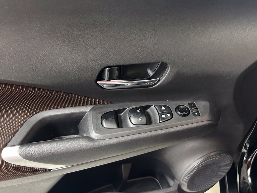 Used 2021 Nissan Kicks SR FWD image 17