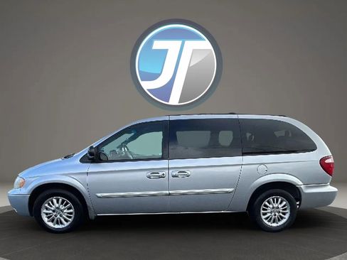 Used 2004 Chrysler Town & Country Touring FWD image 14