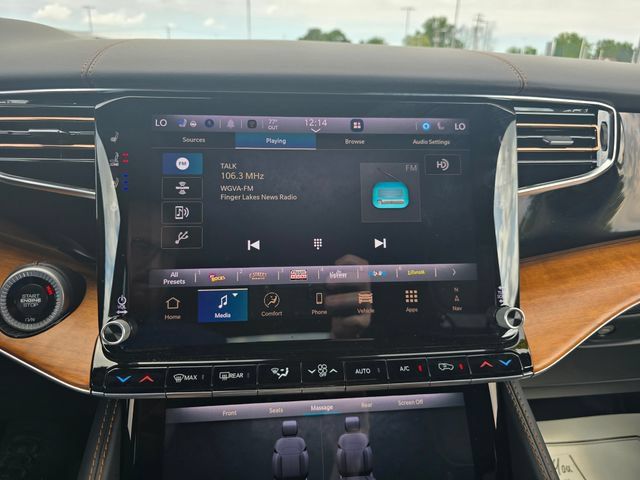 Used 2025 Jeep Grand Wagoneer Series III w/ HD Trailer Tow Package AWD/4WD image 28