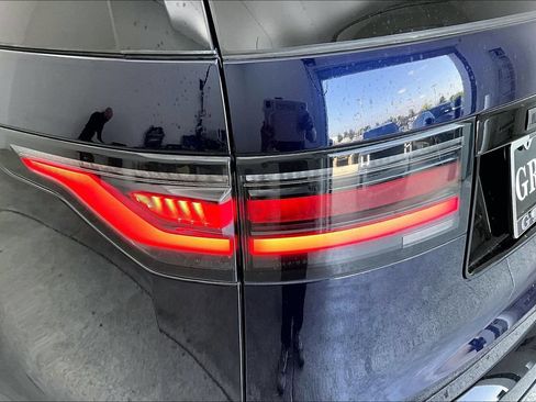 Used 2023 Land Rover Discovery HSE R-Dynamic AWD/4WD image 39
