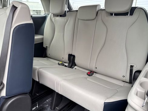 New 2026 Kia Carnival EX FWD image 15