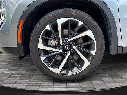 Used 2023 Mitsubishi Outlander SE image 9