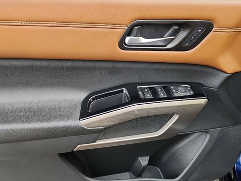 Used 2023 Nissan Pathfinder Platinum w/ Cargo Package image 15