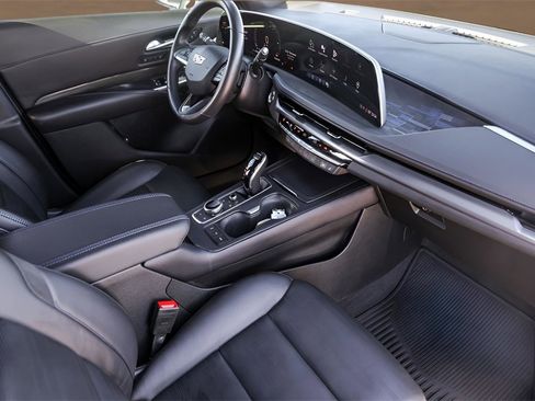 Certified 2024 Cadillac XT4 Sport image 29