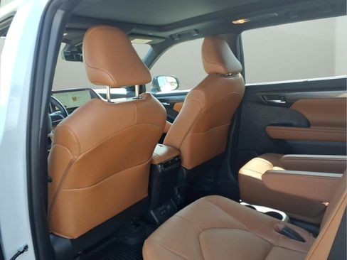 Used 2023 Toyota Highlander Platinum AWD/4WD image 24