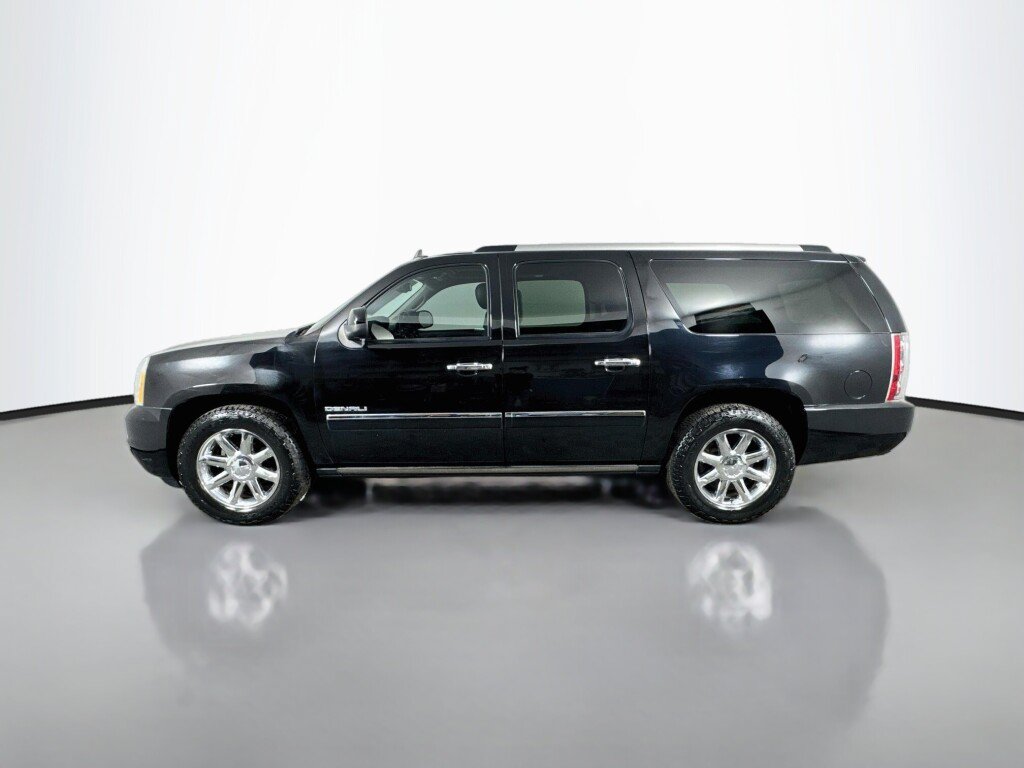 Used 2013 GMC Yukon XL Denali RWD image 2