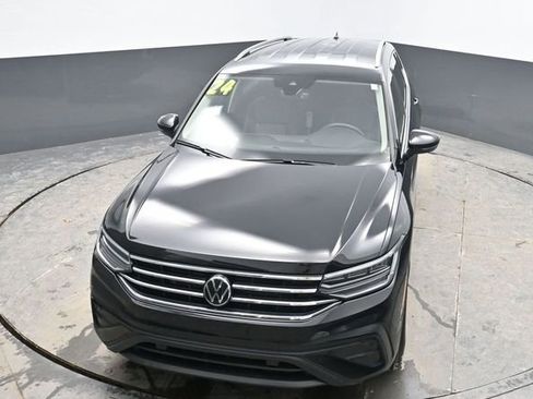 Used 2024 Volkswagen Tiguan SE image 25