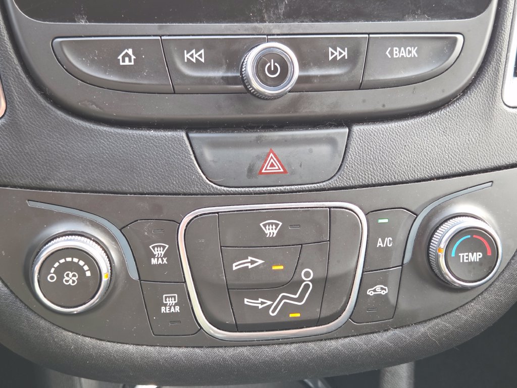Used 2018 Chevrolet Malibu LT w/ Driver Confidence Package FWD image 14