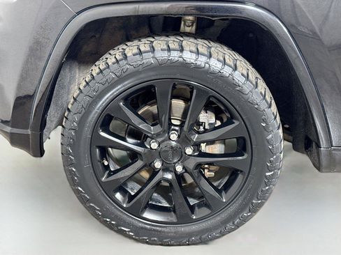 Used 2020 Jeep Grand Cherokee Altitude AWD/4WD image 31