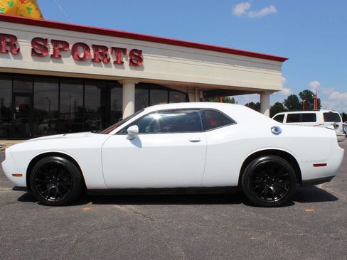 Used 2014 Dodge Challenger SXT image 6