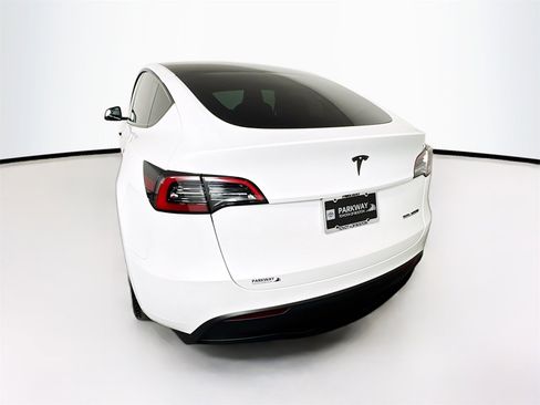 Used 2023 Tesla Model Y Long Range image 6