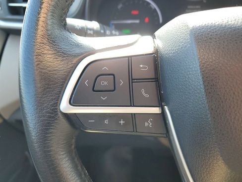 Used 2024 Toyota Sienna XLE FWD image 20