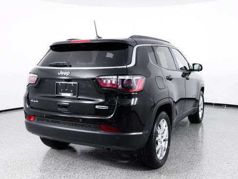 Used 2024 Jeep Compass Latitude w/ Sun and Sound Group AWD/4WD image 8