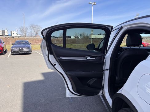 New 2026 Alfa Romeo Stelvio Sprint image 25