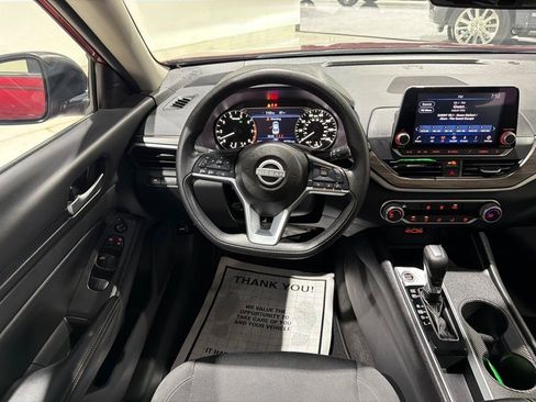 Used 2025 Nissan Altima 2.5 SV FWD image 25