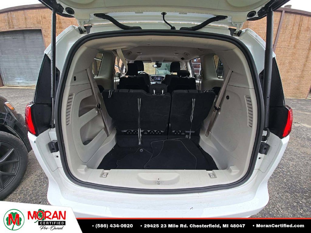 Used 2023 Chrysler Voyager LX FWD image 10