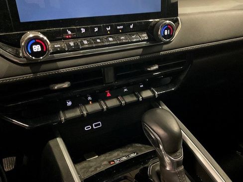 Used 2023 Chevrolet Colorado LT w/ LT Convenience Package III image 17