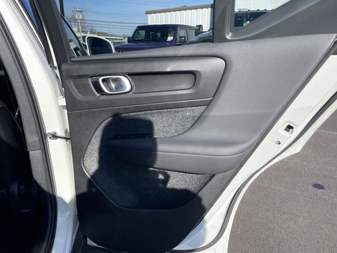 Used 2025 Volvo XC40 B5 Core image 18